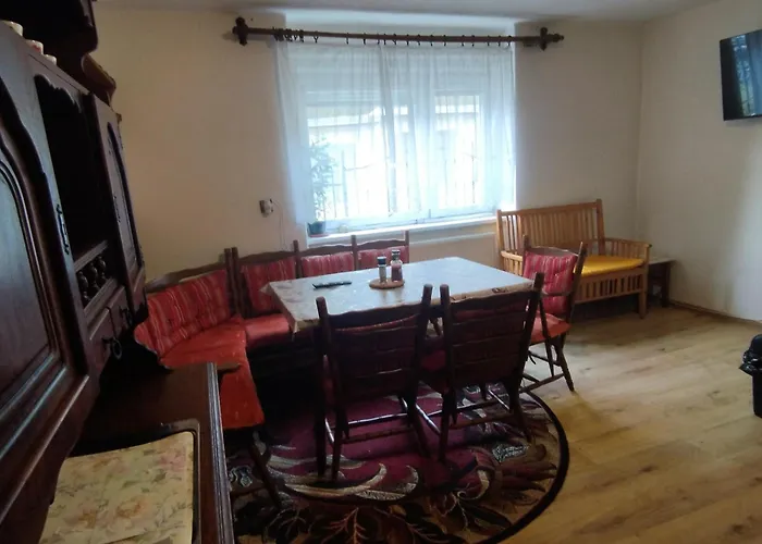 Zeleny Dom 度假居 *